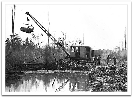 A dragline fairly typical of those used in the 1930s.