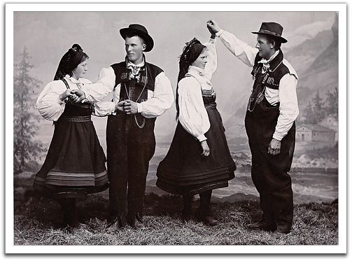 The traditional folk attire of men and women of Setesdal, as shown in this photo from 1905. When Ole K Flateland arrived in New York City in 1887, he would have been wearing something similar to what the men in this photo are wearing.