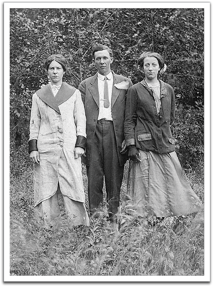 Maggie Huff Reitter, on the right, about the time  of her marriage to George Reitter.  The other two people are unidentified.