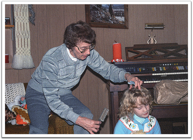 Helen & Kirsten, December 1985, Oklee.